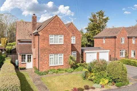 3 bed property, in Edwards Avenue, £600,000