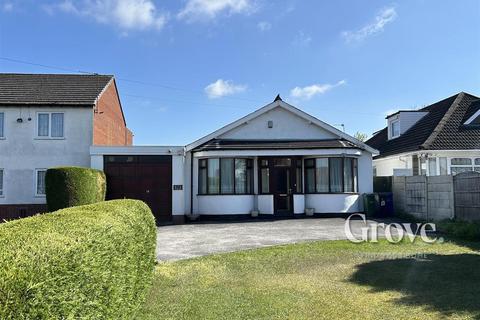 2 bed property, in Mucklow Hill, £425,000