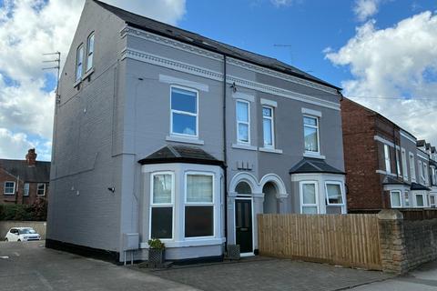 5 bed property, in Radcliffe Road, £535,000