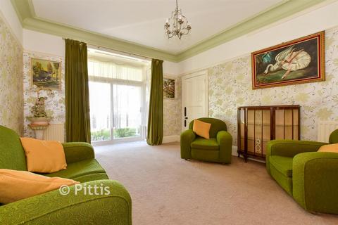 4 bed property, in Arthurs Hill, £575,000