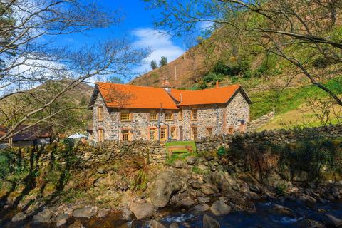 5 bed property, in Fairy Glen Road, £1,000,000