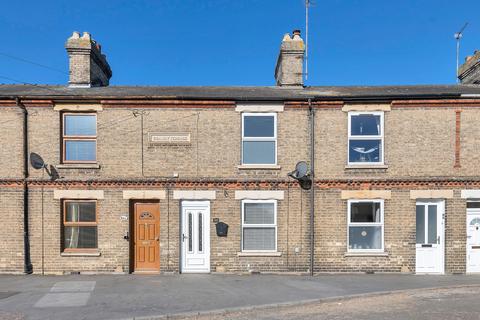 2 bed property, in Hall Street, £220,000