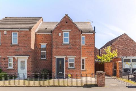 3 bed property, in Dean Road, £154,950