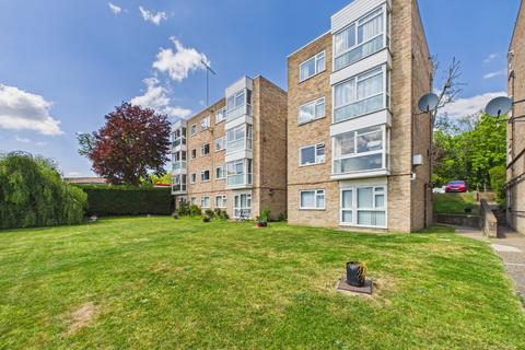 1 bed property, in Flat, £245,000