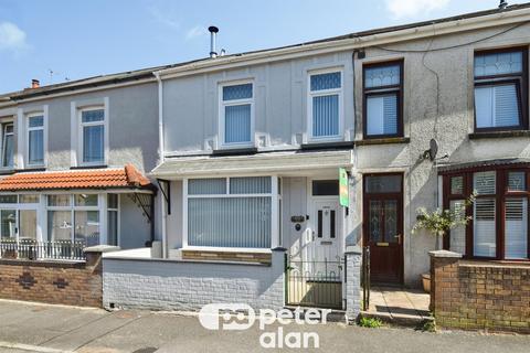 3 bed property, in Rugby Road, £140,000