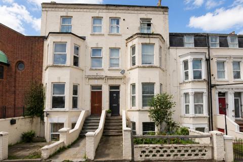 2 bed property, in Godwin Road, £190,000