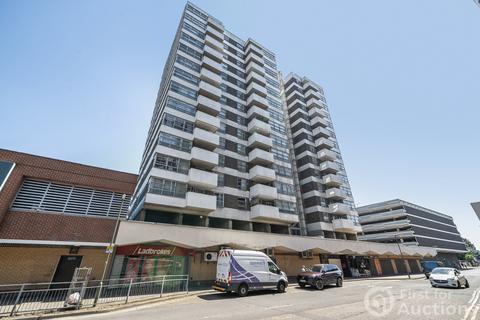 2 bed property, in Staines Road West, £90,000