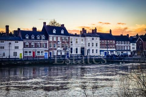 1 bed property, in Riverhouse, £125,000