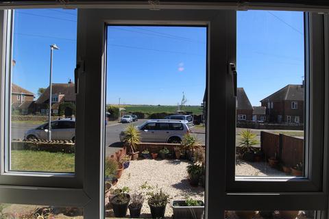 2 bed property, in Kingston Avenue, £260,000