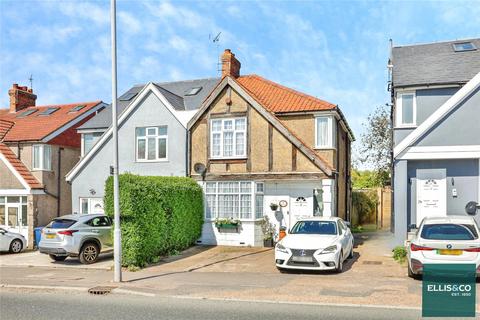 3 bed property, in Great North Way, £575,000