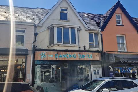 2 bed property, in Well Street, £80,000