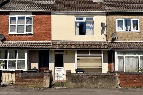 3 bed property, in Ferndale Road, £215,000