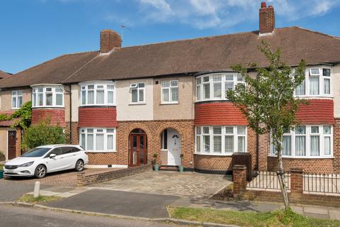 3 bed property, in Queen Mary Avenue, £675,000