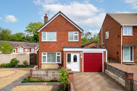 3 bed property, in Station Fields, £270,000