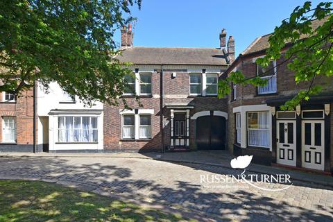 4 bed property, in Pilot Street, £325,000