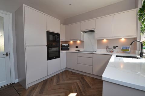 3 bed property, in Kingston Road, £229,950