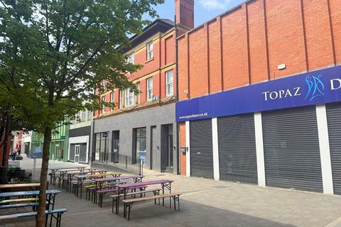 1 bed property, in King Street, £110,000