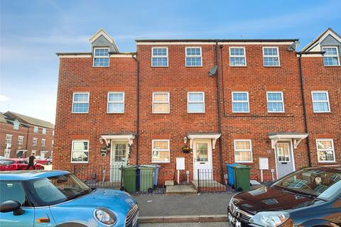 4 bed property, in Spicers Court, £150,000
