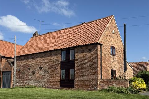 2 bed property, in Manor Farm Rise, £435,000