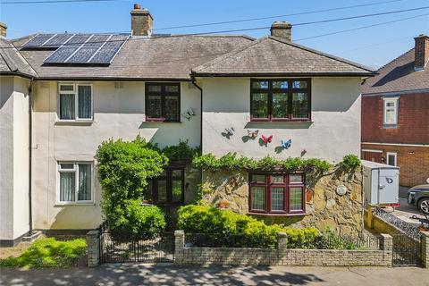 4 bed property, in Wood Lane, £550,000
