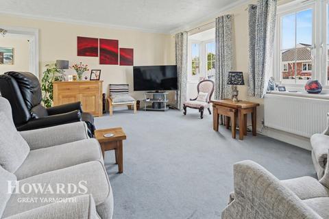 3 bed property, in Sycamore Avenue, £350,000