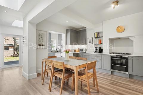 3 bed property, in Stanhope Gardens, £965,000
