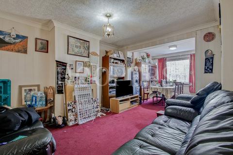 3 bed property, in Review Road, £575,000
