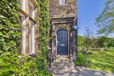 3 bed property, in Station Road, £425,000