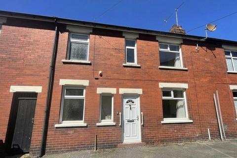 2 bed property, in Hopwood Street, £120,000