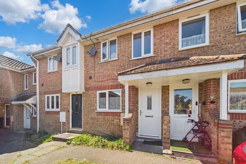 2 bed property, in Thistle Close, £170,000