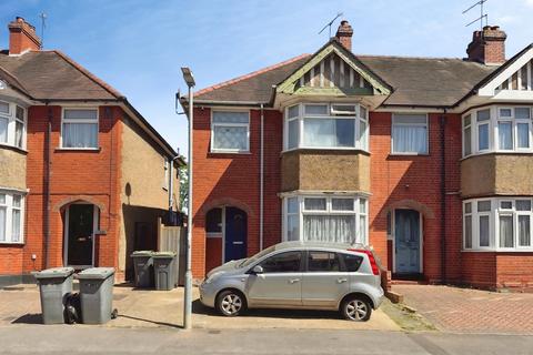 3 bed property, in Chester Avenue, £335,000