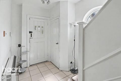 3 bed property, in Oaks Lane, £600,000