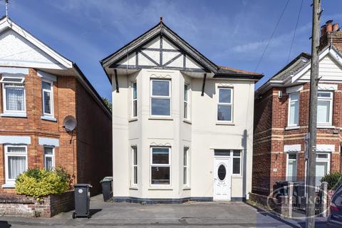 4 bed property, in Evelyn Road, £450,000