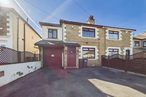 4 bed property, in Brookfield Avenue, £260,000