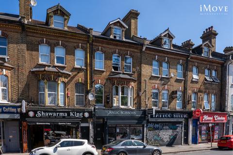 1 bed property, in Anerley Road, £275,000