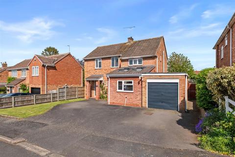3 bed property, in The Greswoldes, £575,000