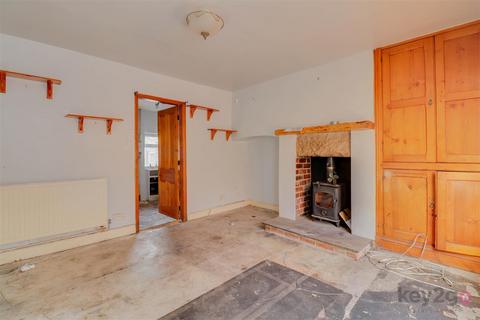 2 bed property, in Lightwood Road, £130,000
