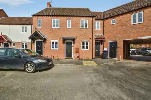 2 bed property, in The Square, £125,000