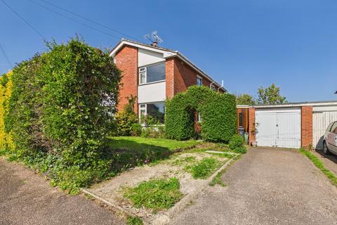3 bed property, in Ridgeway Gardens, £295,000