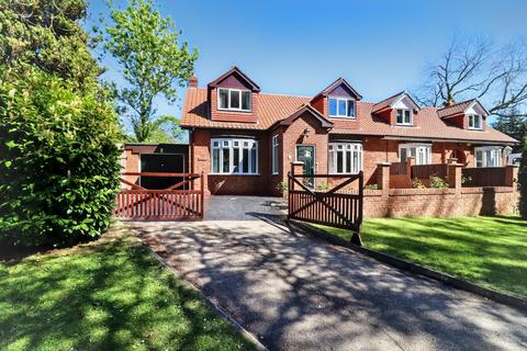 4 bed property, in Park View, £425,000