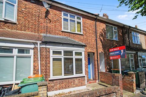 2 bed property, in Pulleyns Avenue, £385,000