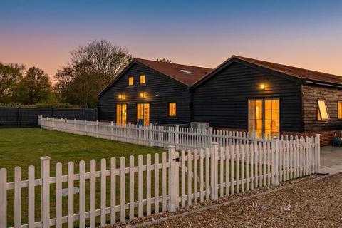 4 bed property, in Loxwood Road, £600,000
