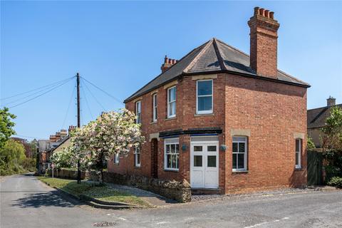 3 bed property, in North Street, £900,000