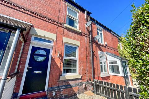 2 bed property, in Alpine Road, £215,000