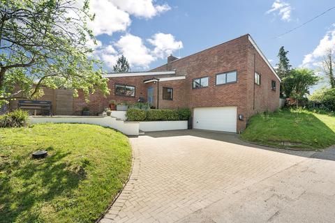 4 bed property, in Molesworth, £700,000