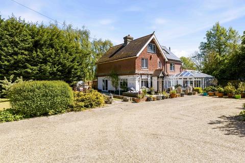 5 bed property, in Sandwich Road, £850,000