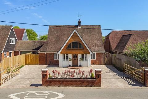 6 bed property, in Common Road, £995,000