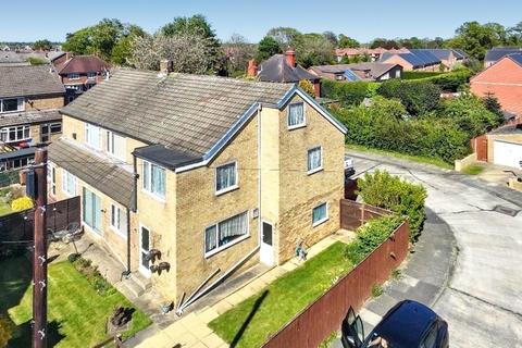 4 bed property, in Fane Grove, £260,000