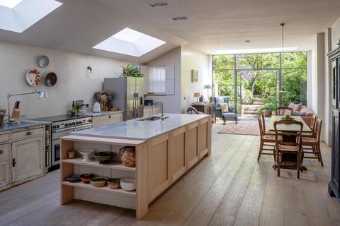 3 bed property, in Crediton Road, £2,800,000