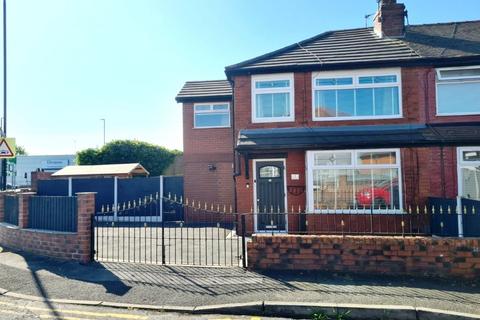 3 bed property, in Windsor Drive, £325,000